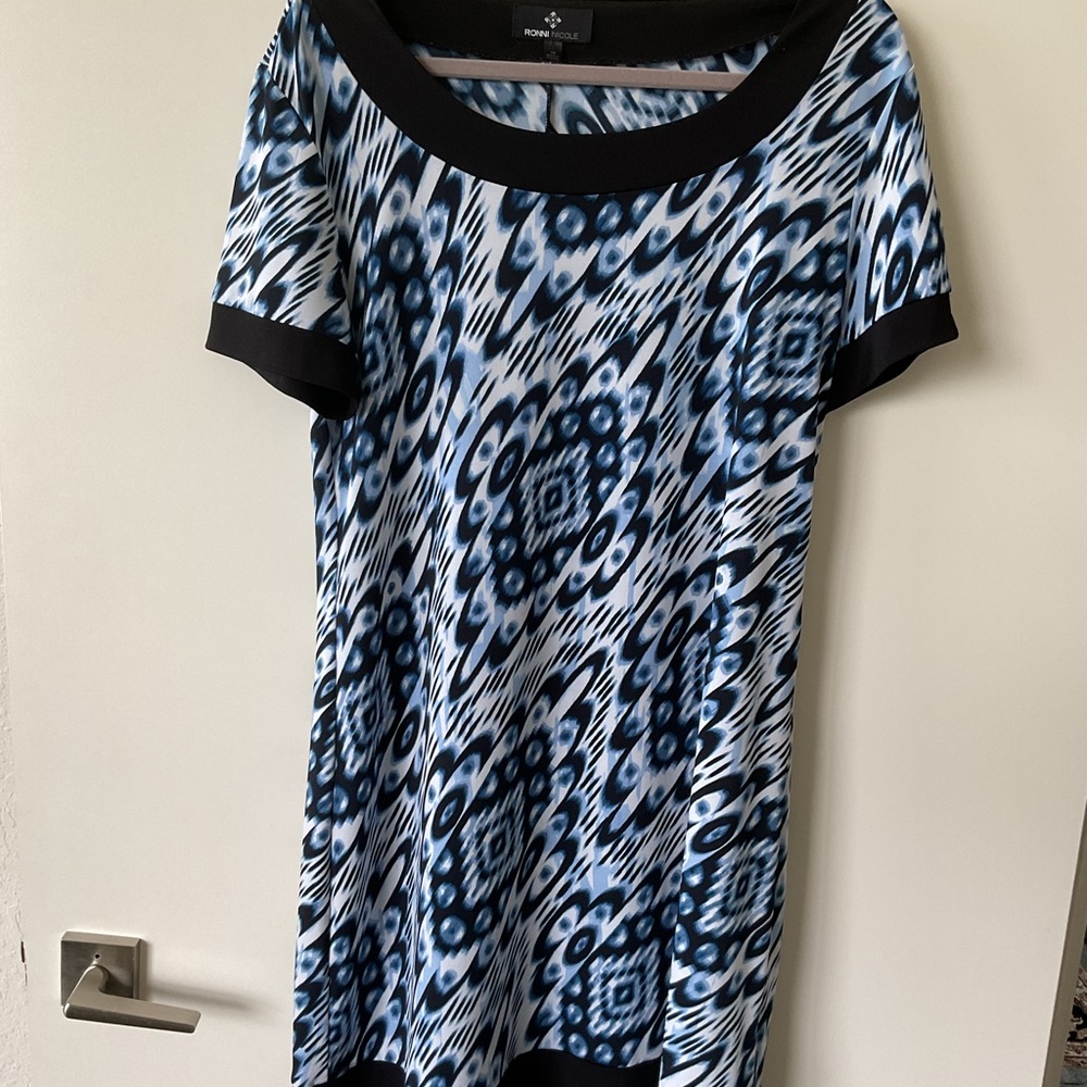 Ronni Nicole Black and Blue Short Sleeve Dress